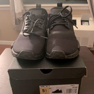 Adidas / Black - Size 5.5 (big boys) / NMD_R1
